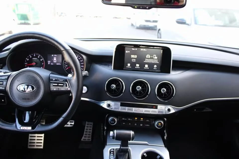 2018 Kia Stinger - Image 9 of 14