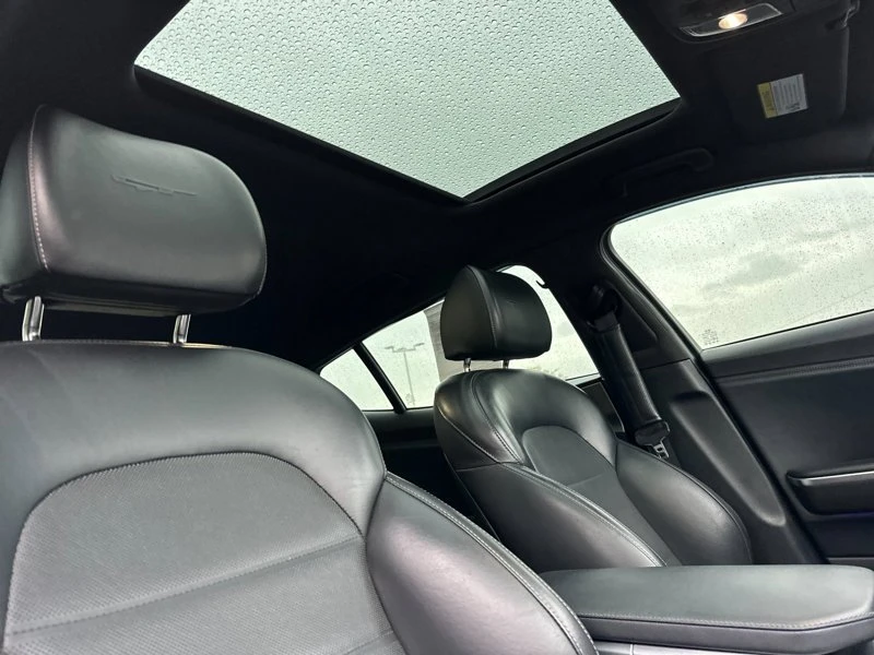 2018 Kia Stinger - Image 15 of 19