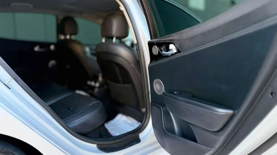 2018 Kia Stinger - Image 13 of 19