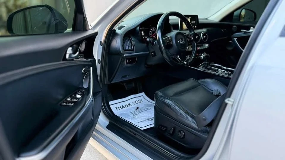 2018 Kia Stinger - Image 15 of 19