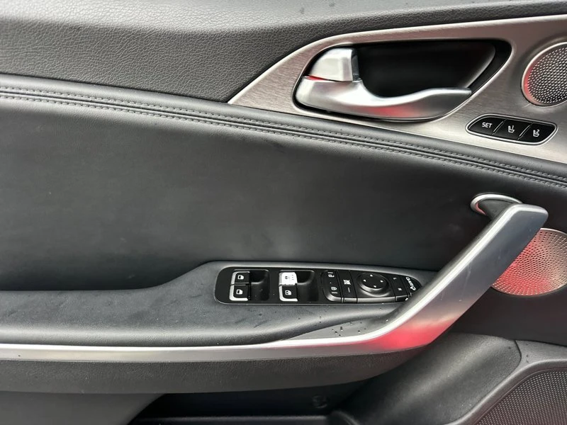 2018 Kia Stinger - Image 10 of 19