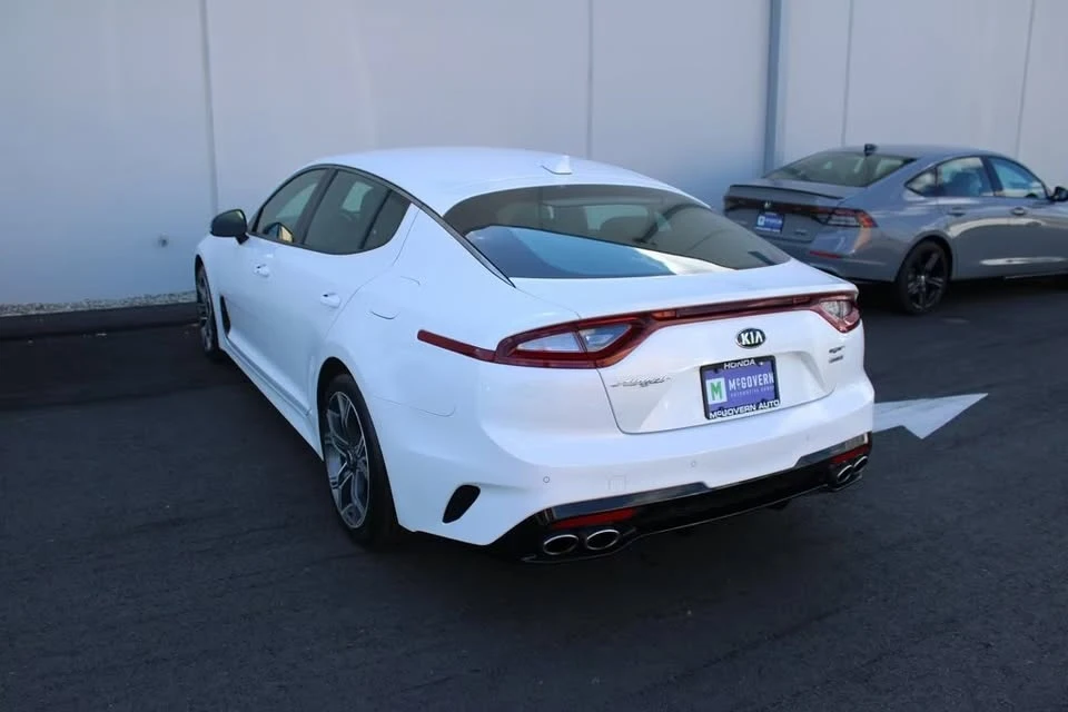 2018 Kia Stinger - Image 11 of 14