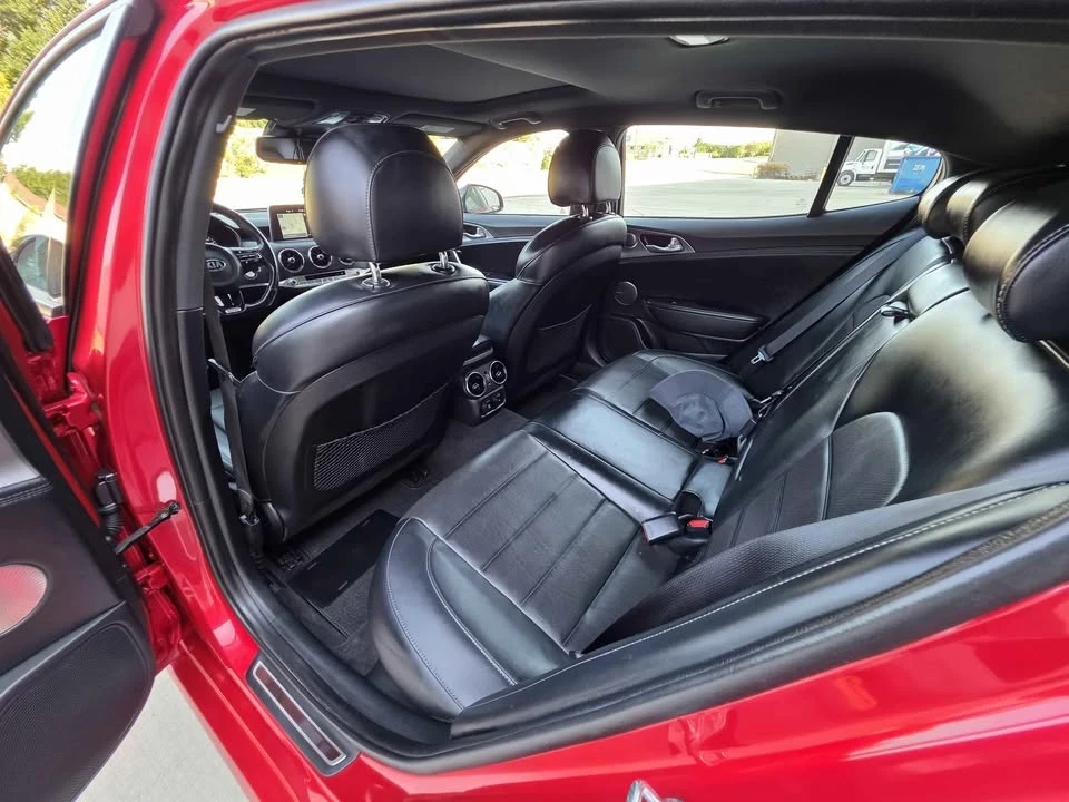 2018 Kia Stinger - Image 14 of 17