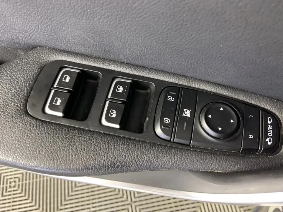 2018 Kia Stinger - Image 19 of 20