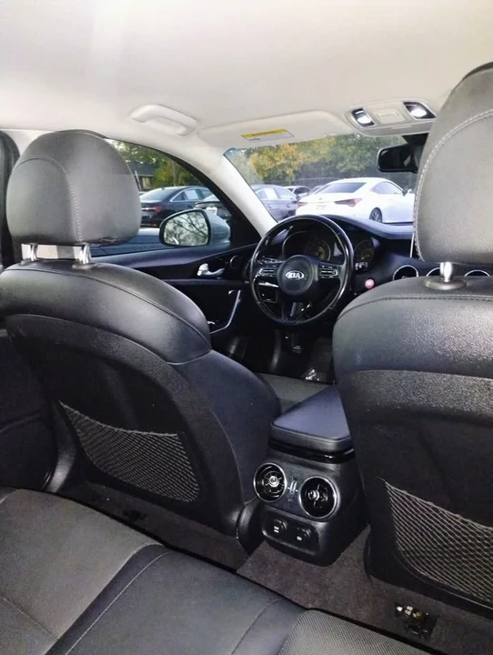 2018 Kia Stinger - Image 5 of 11