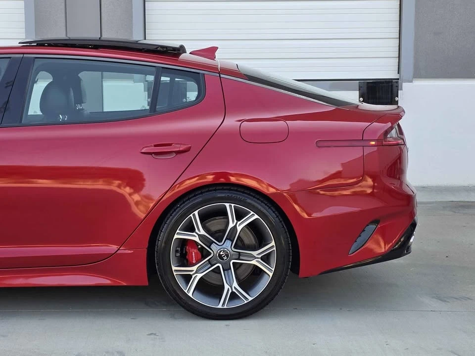 2018 Kia Stinger - Image 15 of 17