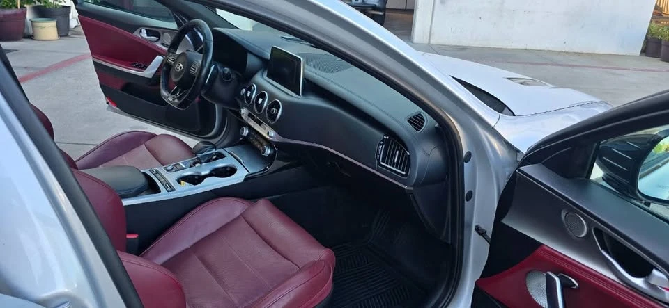 2018 Kia Stinger - Image 18 of 19