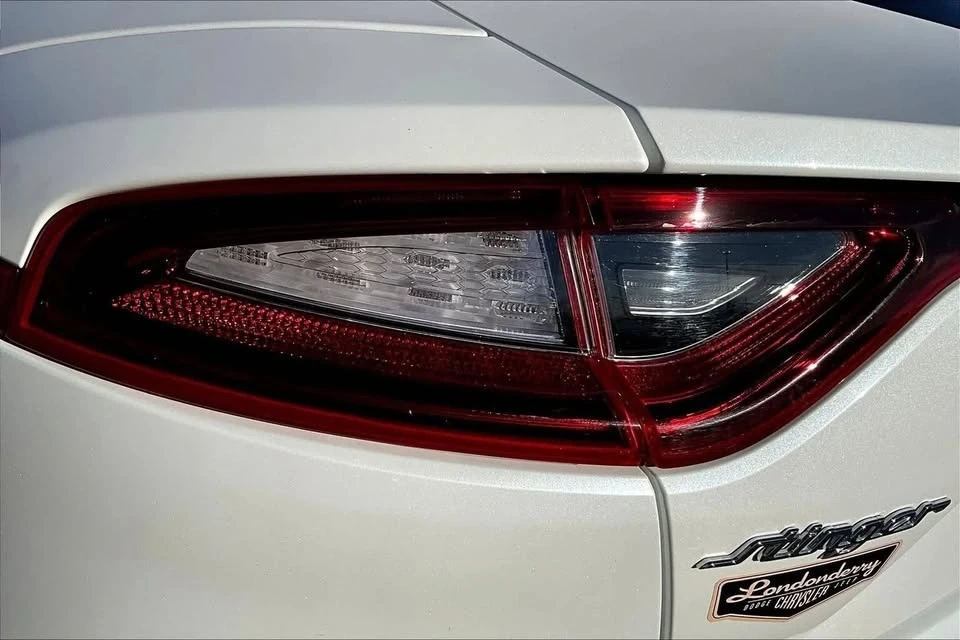 2018 Kia Stinger - Image 5 of 19
