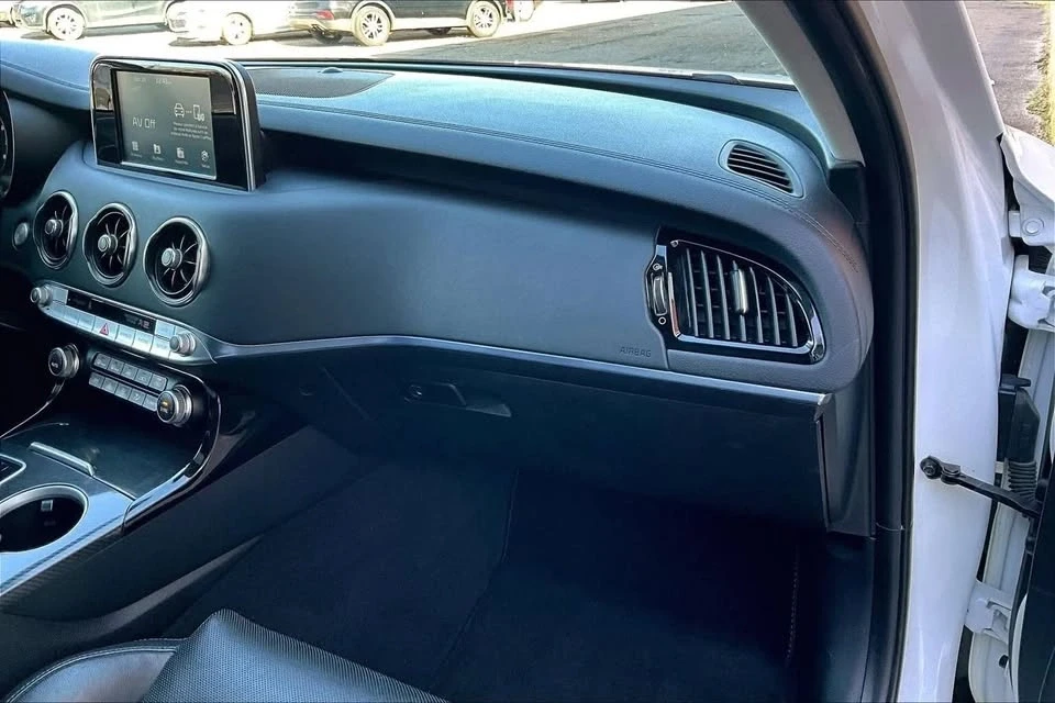 2018 Kia Stinger - Image 17 of 19