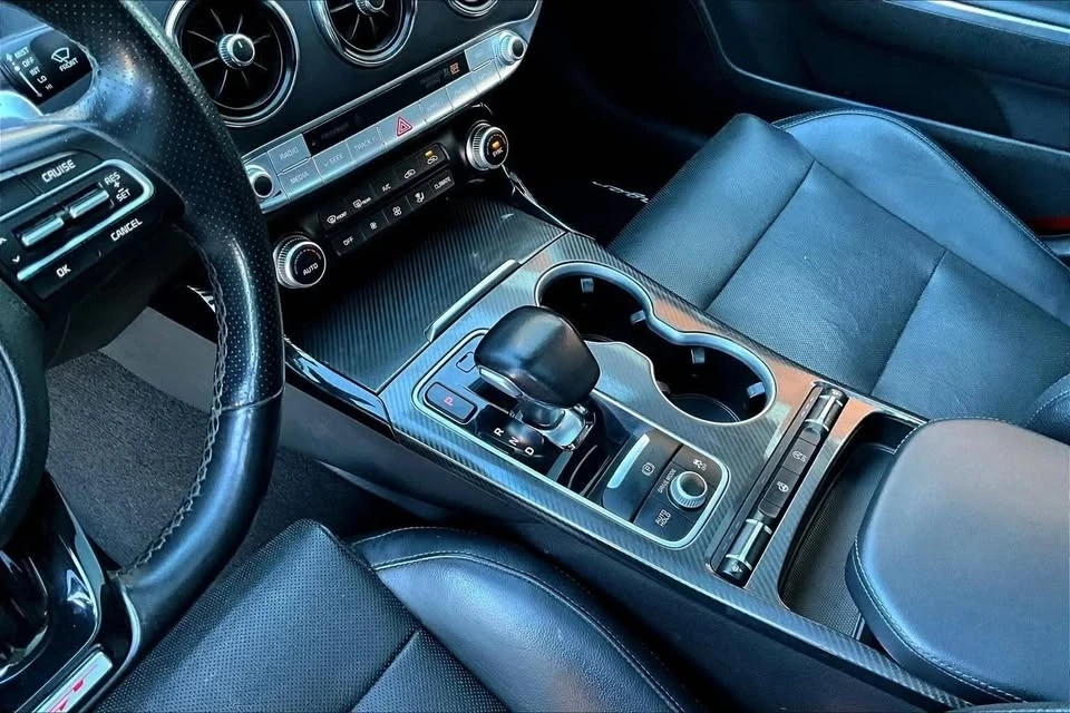 2018 Kia Stinger - Image 16 of 19