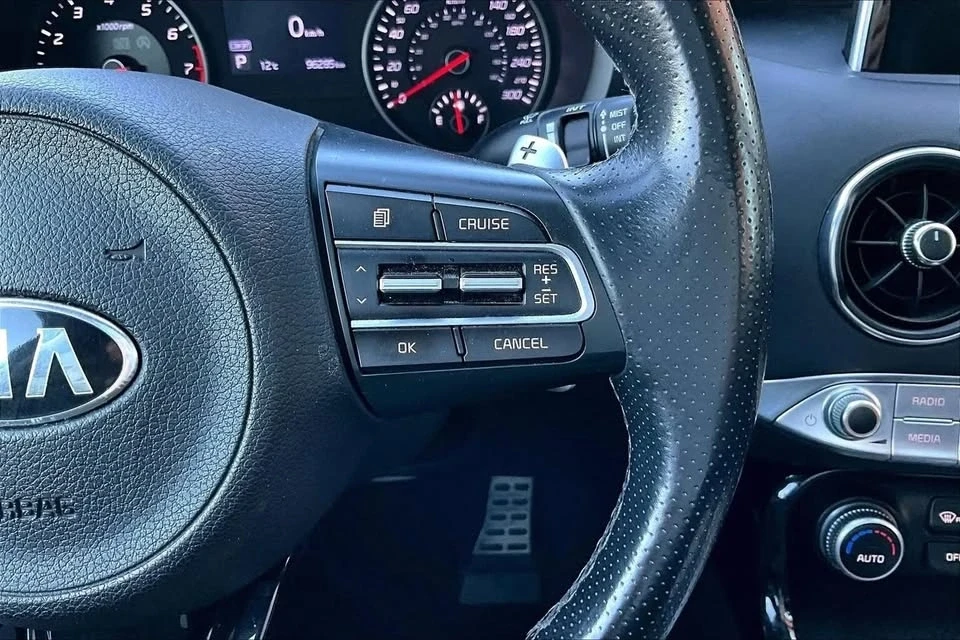 2018 Kia Stinger - Image 14 of 19