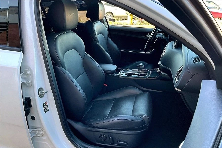 2018 Kia Stinger - Image 6 of 9