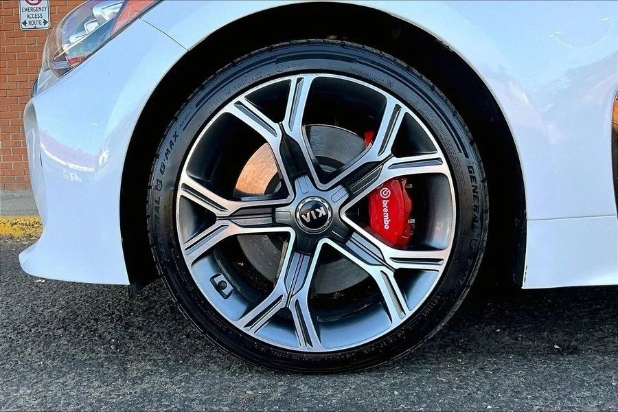 2018 Kia Stinger - Image 8 of 9