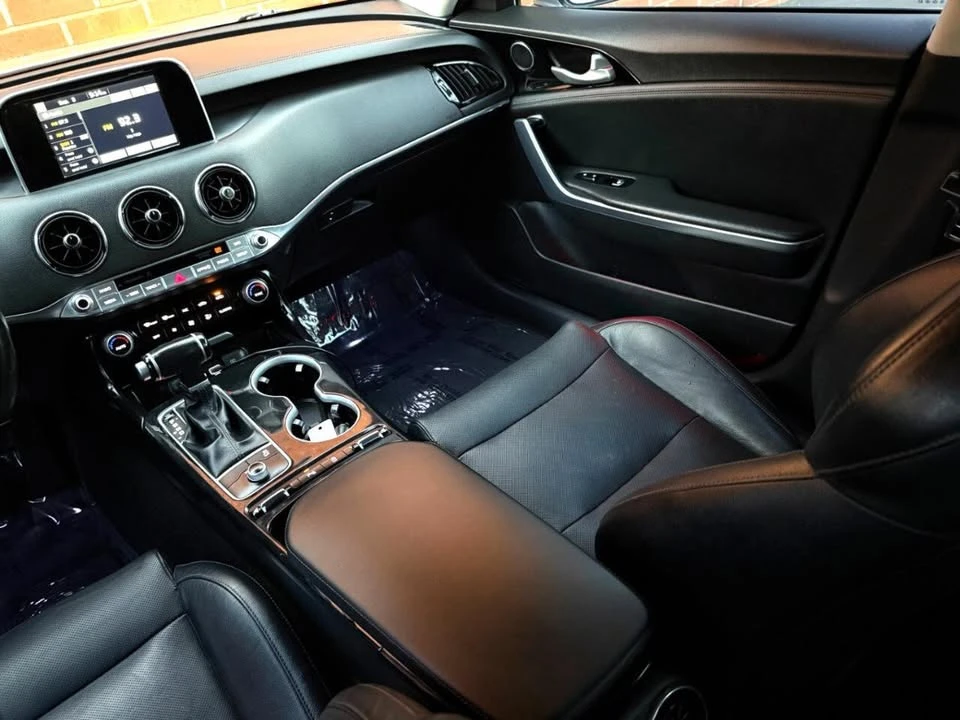 2018 Kia Stinger - Image 15 of 20