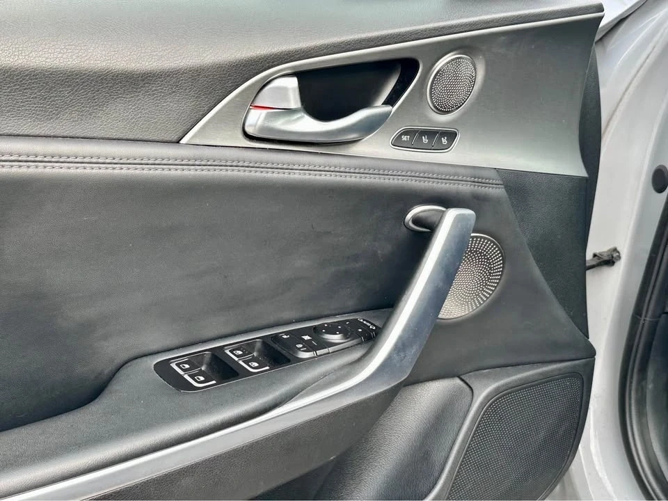 2018 Kia Stinger - Image 8 of 20