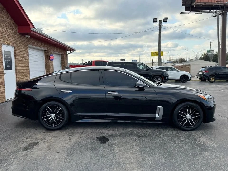 2018 Kia Stinger - Image 17 of 19