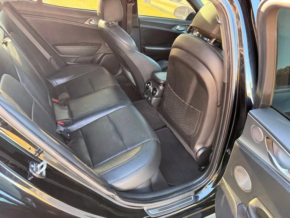 2018 Kia Stinger - Image 18 of 20