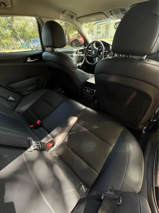 2018 Kia Stinger - Image 9 of 13