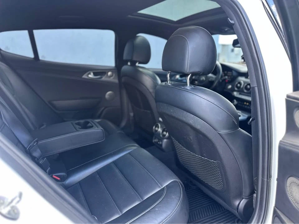 2018 Kia Stinger - Image 17 of 18
