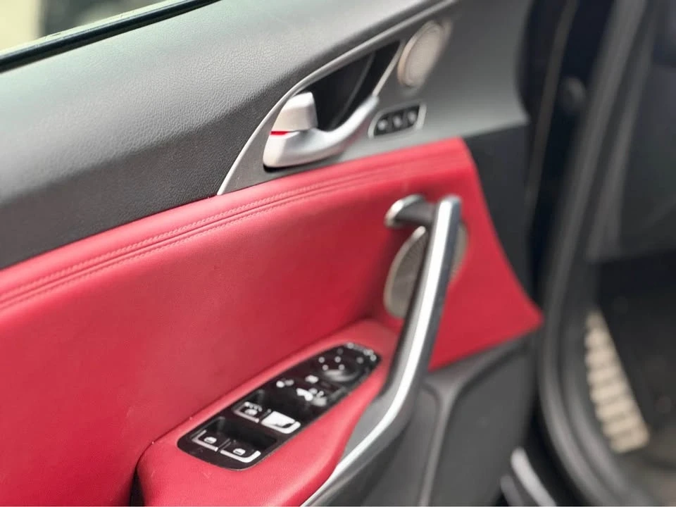 2018 Kia Stinger - Image 12 of 16