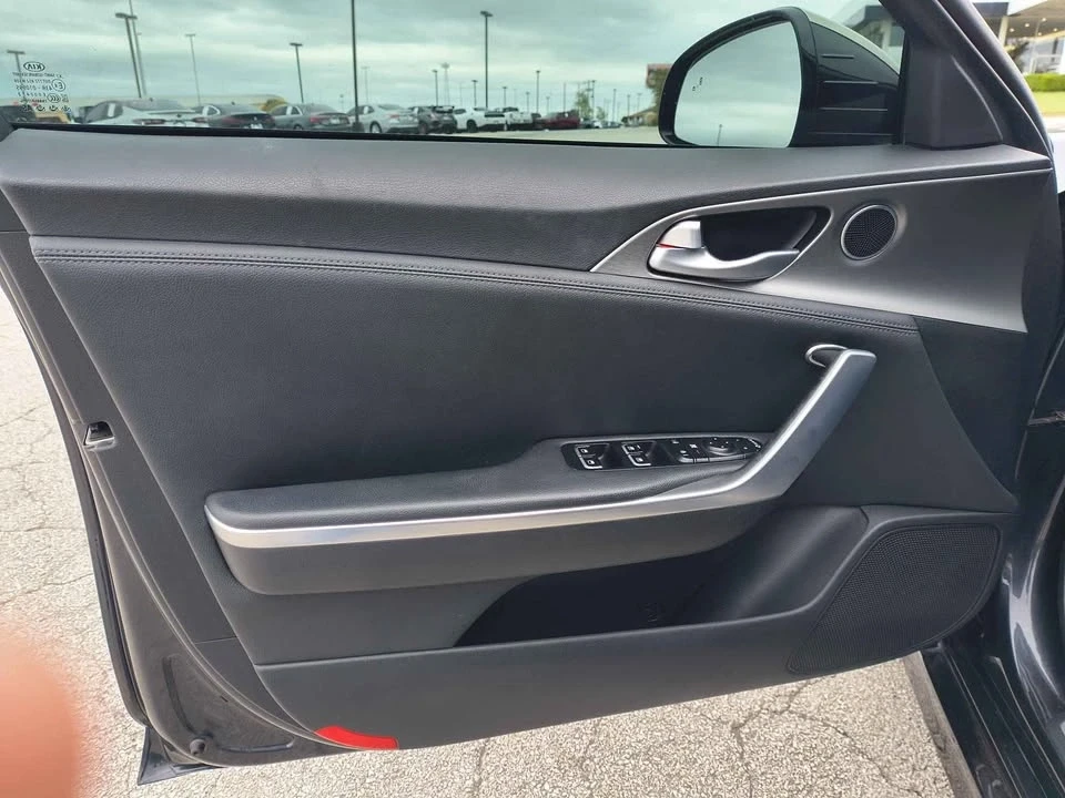 2018 Kia Stinger - Image 10 of 20