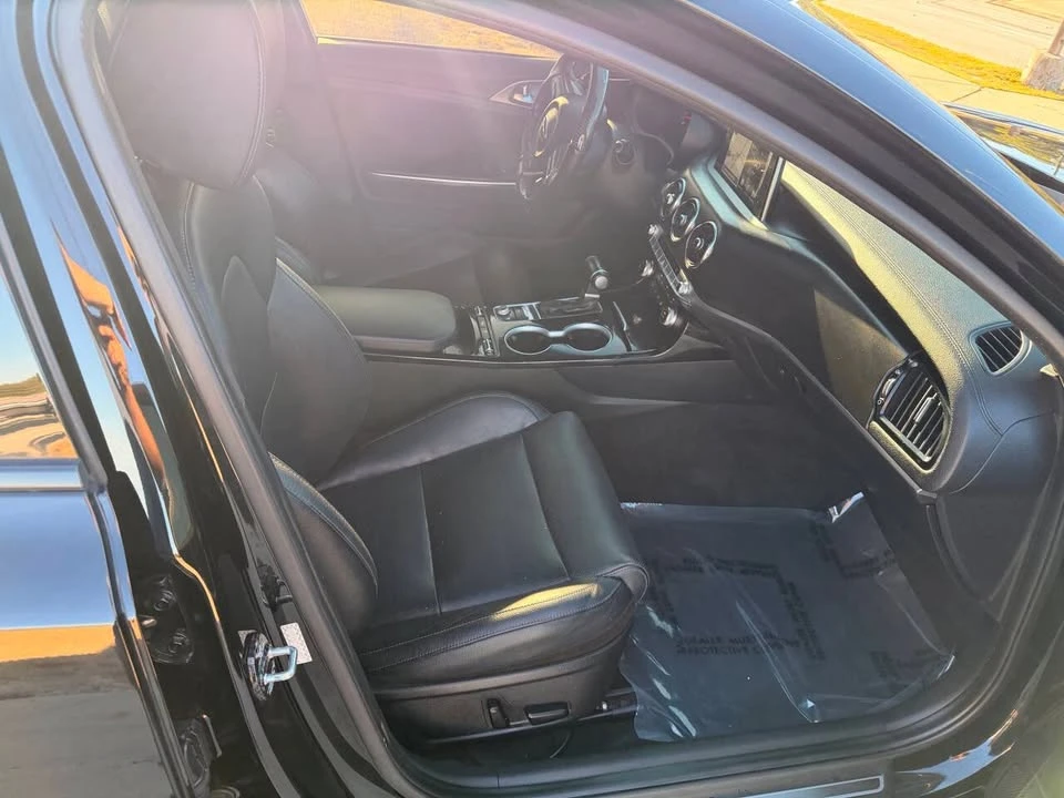 2018 Kia Stinger - Image 17 of 18