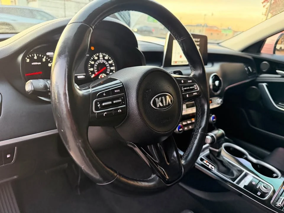 2018 Kia Stinger - Image 16 of 20