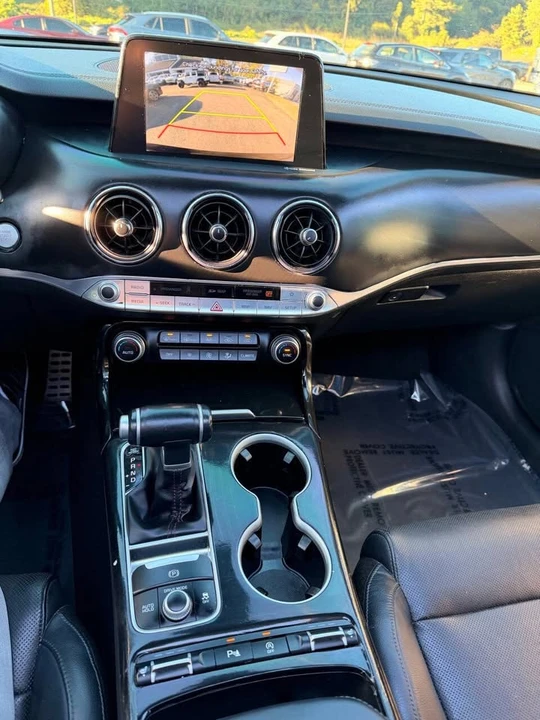 2018 Kia Stinger - Image 9 of 18