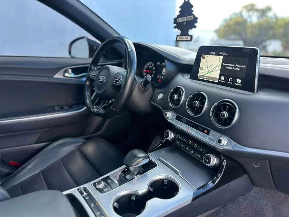 2018 Kia Stinger - Image 12 of 18