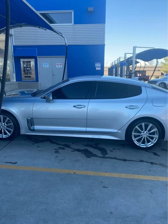 2018 Kia Stinger - Image 2 of 4