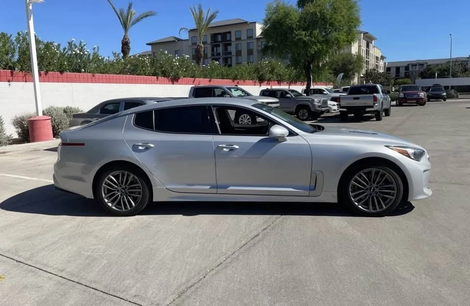 2018 Kia Stinger - Image 2 of 4