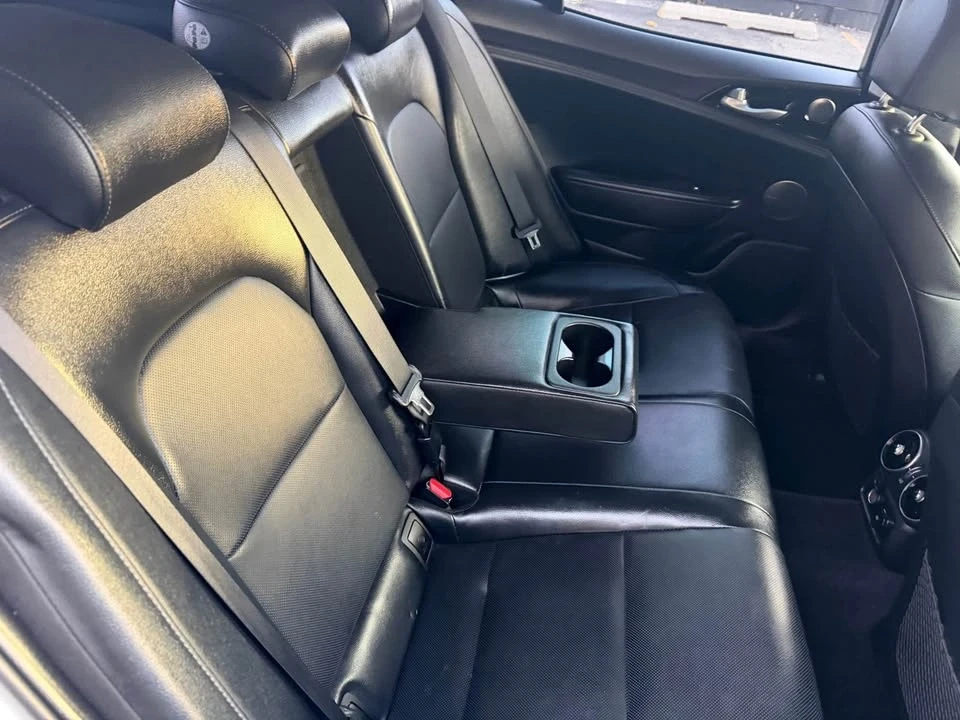 2018 Kia Stinger - Image 9 of 20