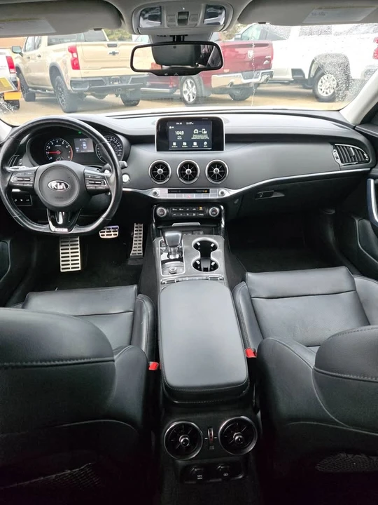 2018 Kia Stinger - Image 8 of 10