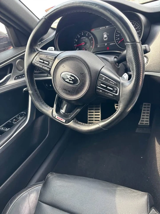 2018 Kia Stinger - Image 9 of 13