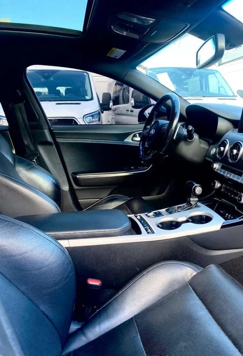 2018 Kia Stinger - Image 7 of 9