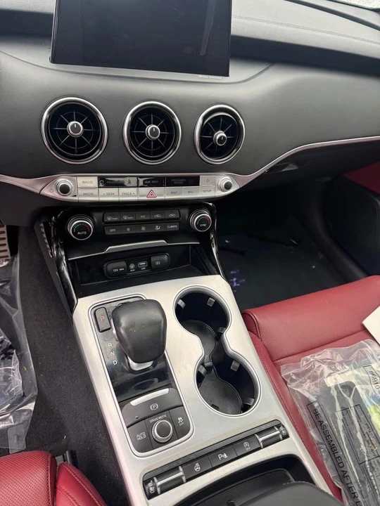 2018 Kia Stinger - Image 12 of 13
