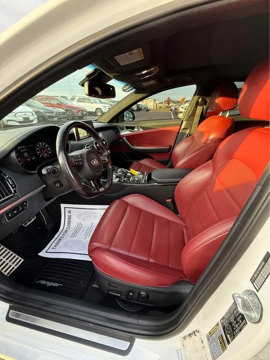 2018 Kia Stinger - Image 10 of 14