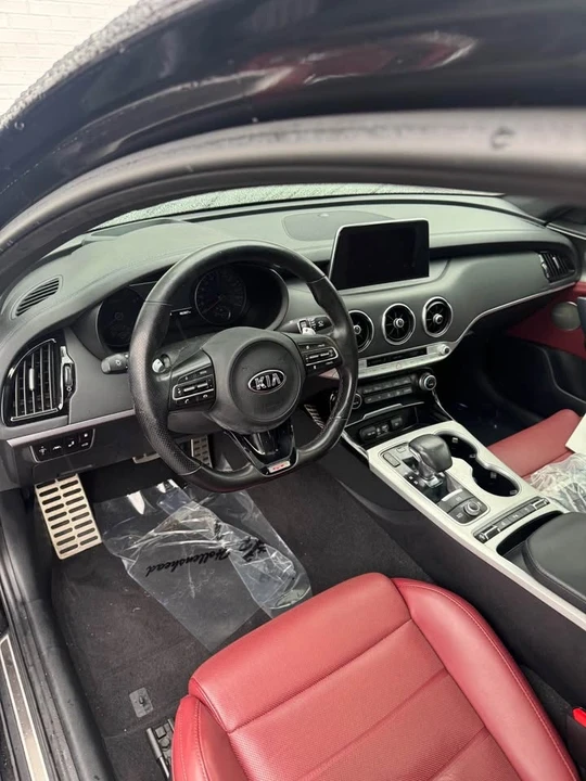 2018 Kia Stinger - Image 9 of 13