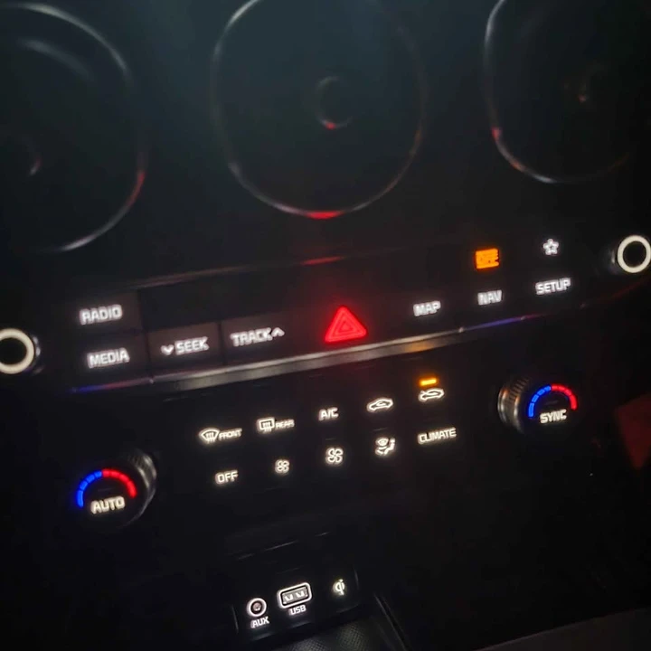 2018 Kia Stinger - Image 11 of 15