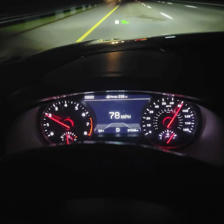 2018 Kia Stinger - Image 9 of 15