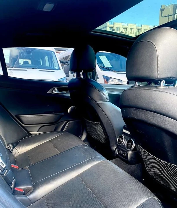 2018 Kia Stinger - Image 9 of 9