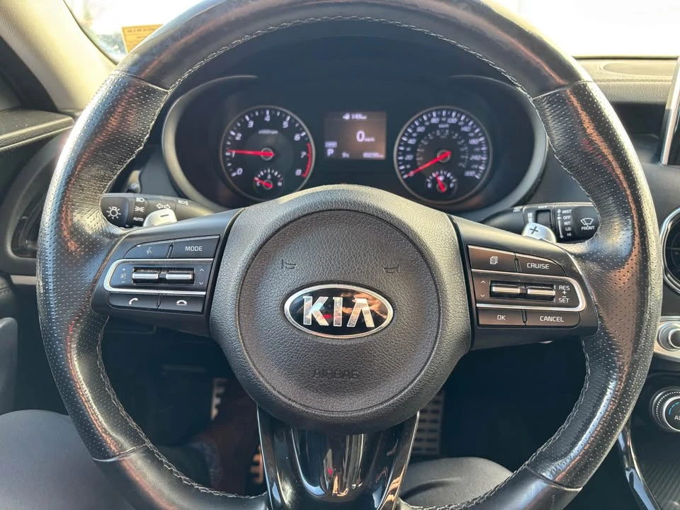 2018 Kia Stinger - Image 5 of 9