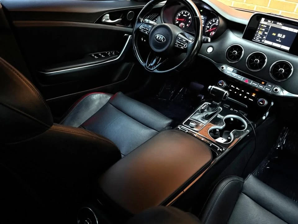 2018 Kia Stinger - Image 16 of 20