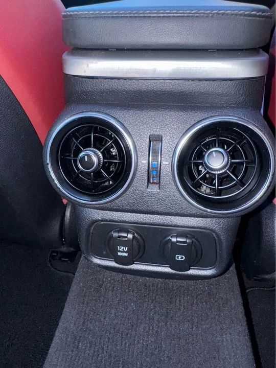 2018 Kia Stinger - Image 8 of 19