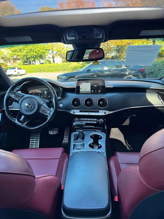 2018 Kia Stinger - Image 11 of 19