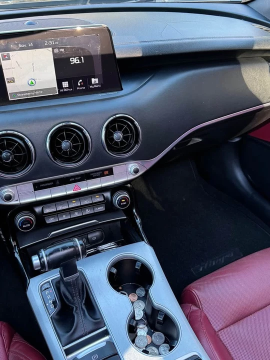 2018 Kia Stinger - Image 13 of 19