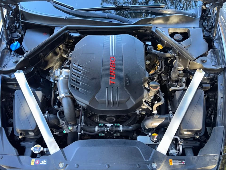 2018 Kia Stinger - Image 15 of 19