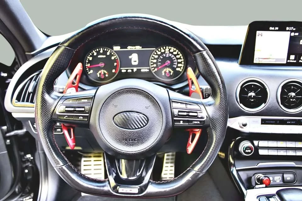 2018 Kia Stinger - Image 15 of 18