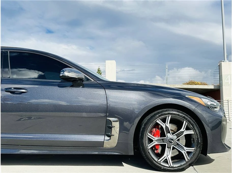 2018 Kia Stinger - Image 13 of 20