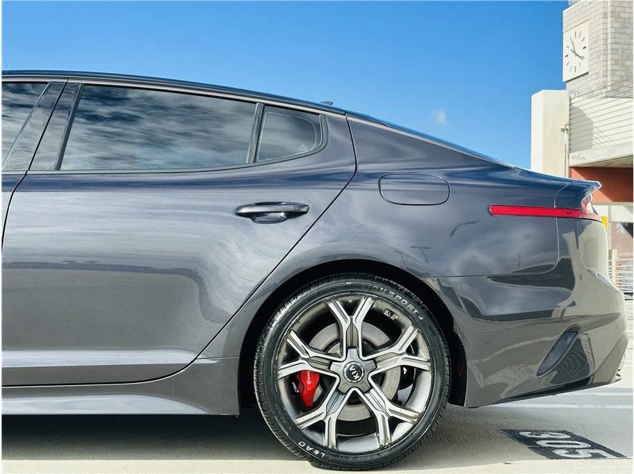 2018 Kia Stinger - Image 11 of 20